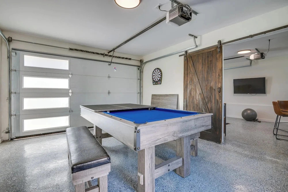 Work, Play & Unwind! Sleek LA Apartment w/ Yard