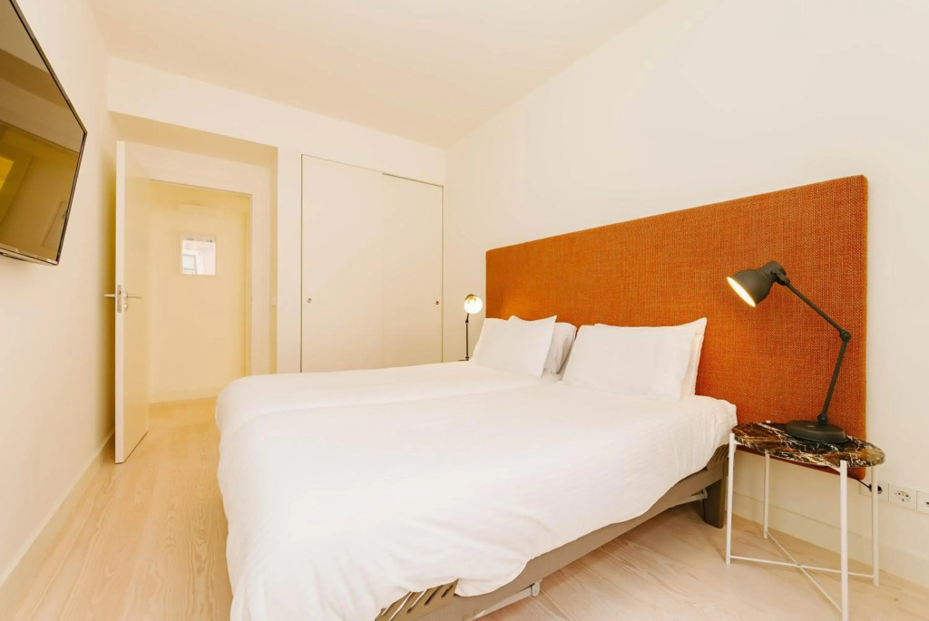 NEW Luxury 2 BDR apartment downtown!