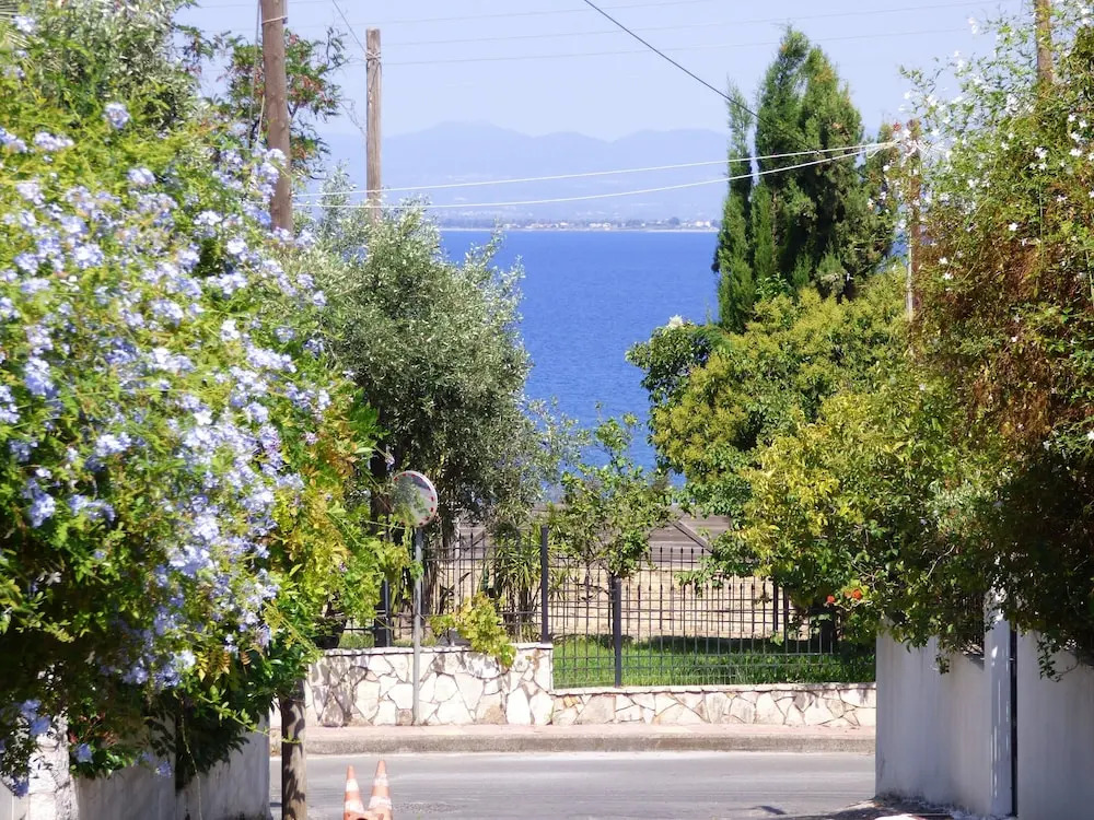 Venetia's Seaside Garden Home