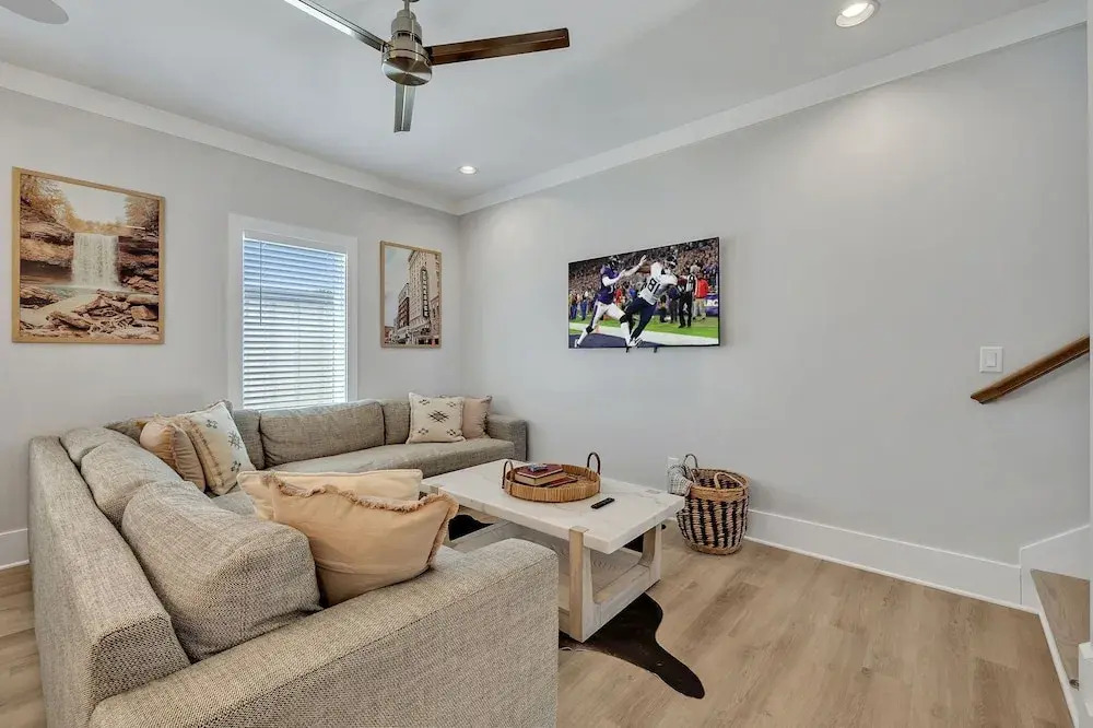 Soprano-private Rooftop-gr8 Walking Location