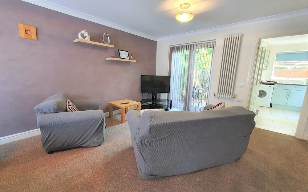 2-bedroom House Near Town With Superfast Wi-fi