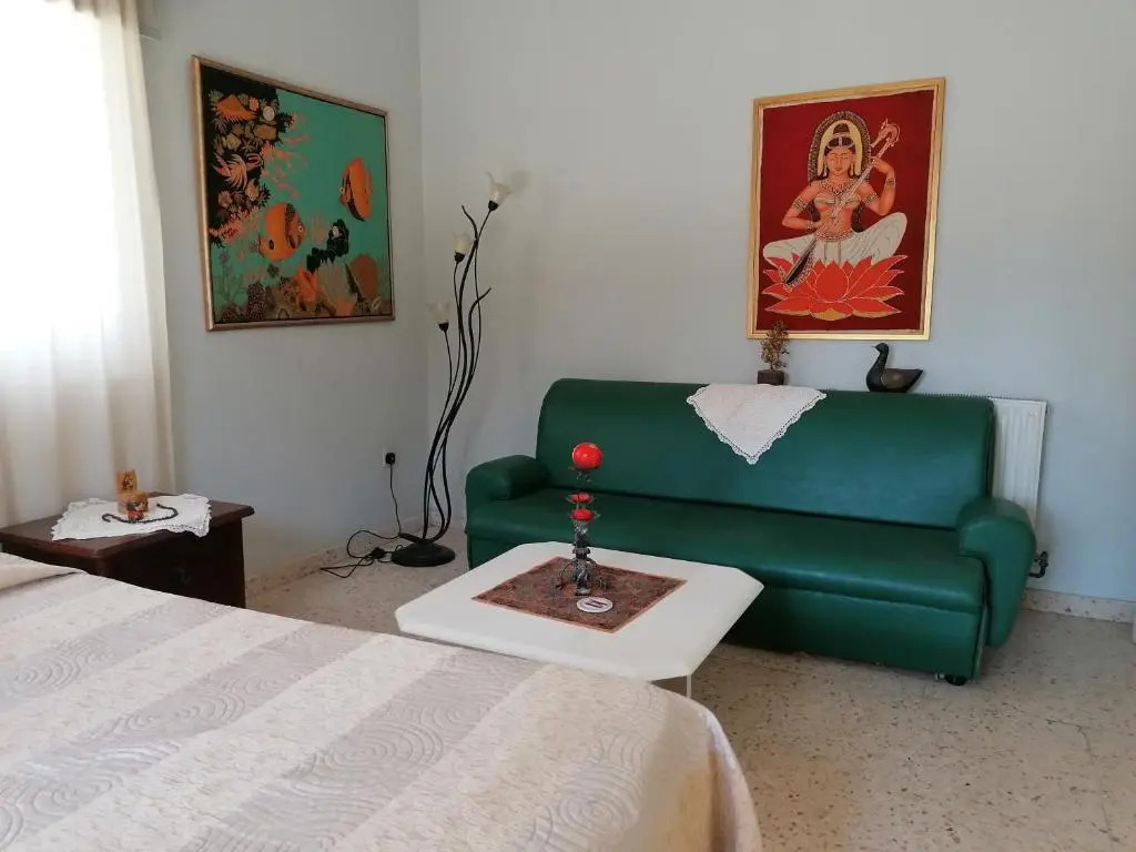 Nirvana ArtHouse 2km from LCA center