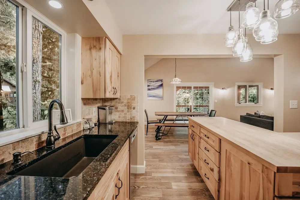 69sl - Upscale - Hot Tub - Wi-fi - Bbq - Sleeps 8 4 Bedroom Cabin by Redawning