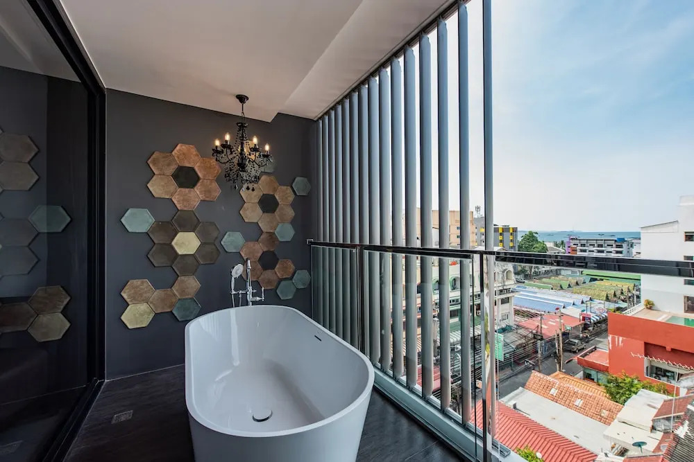 Отель Blackwoods Hotel Pattaya