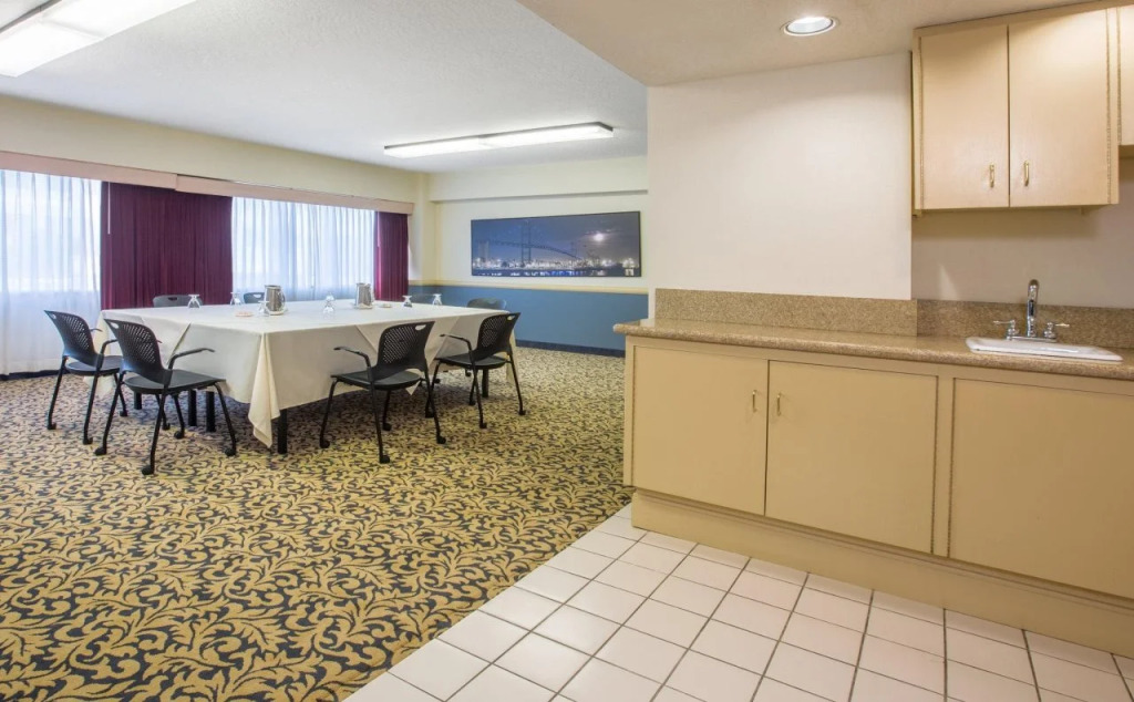 Crowne Plaza Hotel Los Angeles Harbor by IHG