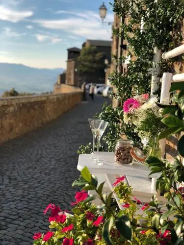 La Casa Bianca with parking and view