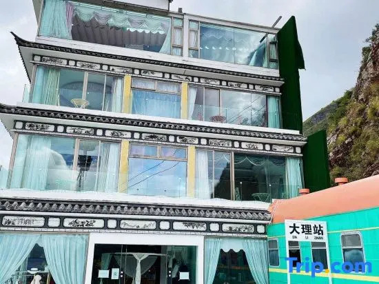 Dali Mountain and Lake View Hotel