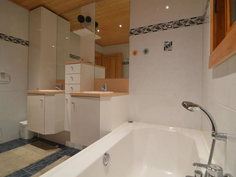 Stavelot Chalet With Garden