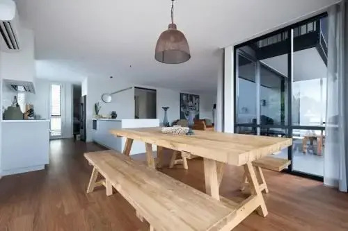 3 Story Townhouse In The Middle Of The City