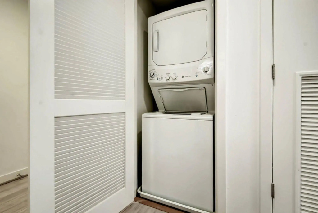 Global Luxury Suites at Tiverton Ave