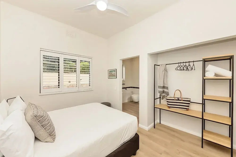 On the Beach in Camps Bay - Fully Equipped 2 Bedroom Apartment