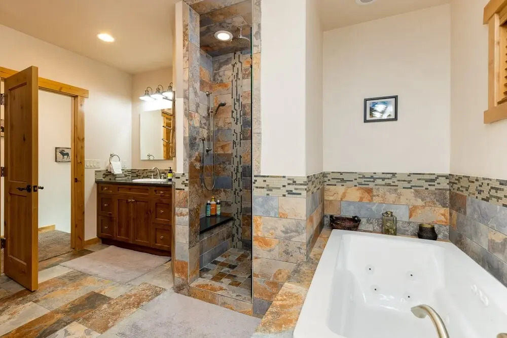 8201 Mill Creek - Private Hot Tub! 3 Bedroom Condo by RedAwning