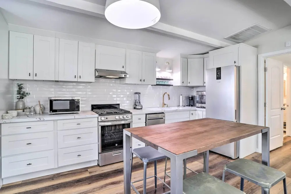 < 1 Mi to El Paseo: Cottage Oasis w/ Fire Pit