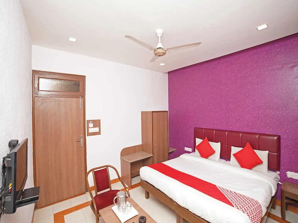 Oyo 7872 Amber Hotel