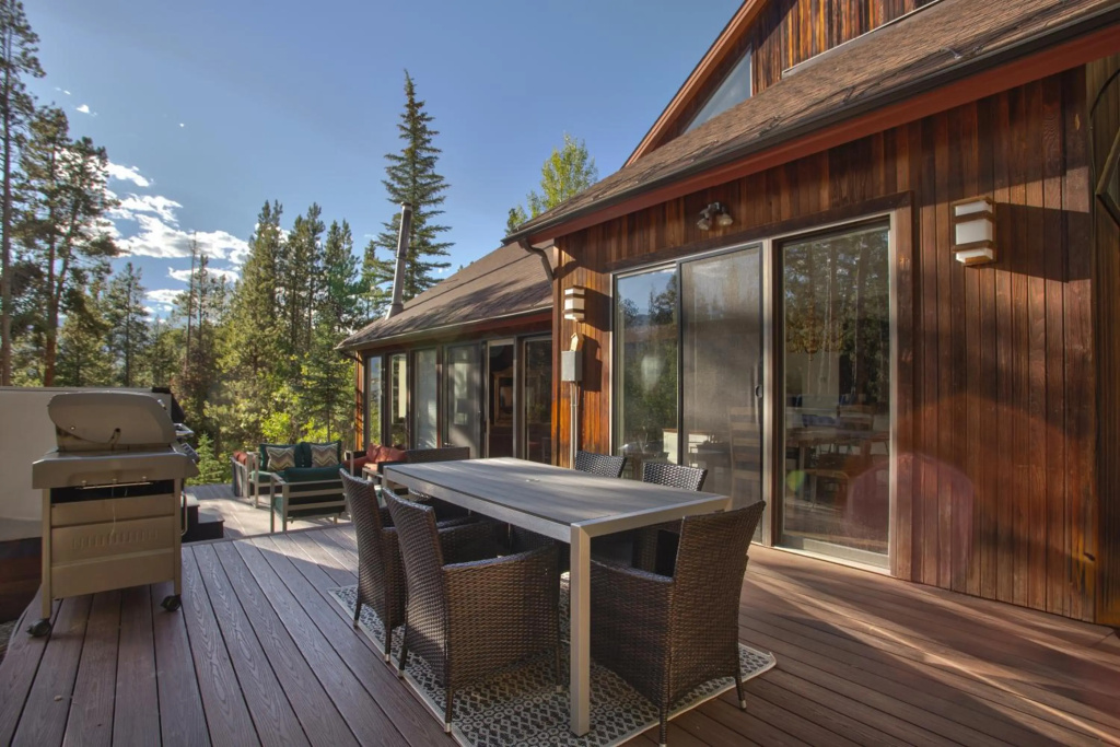 Stormbunker Paradise 4 Bedroom Home by Redawning