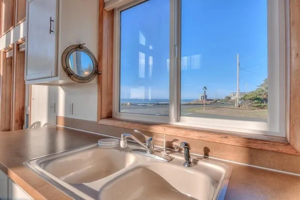 Ocean View and Clawfoot Tub - Charming Coastal Retreat
