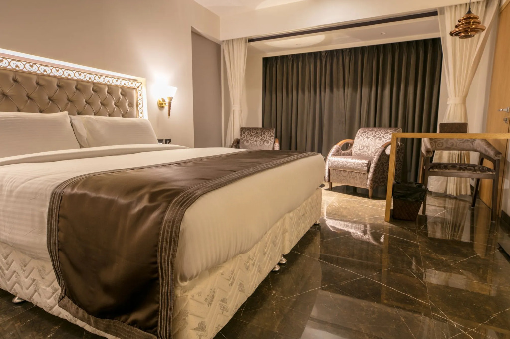 Hotel Peninsula Redpine
