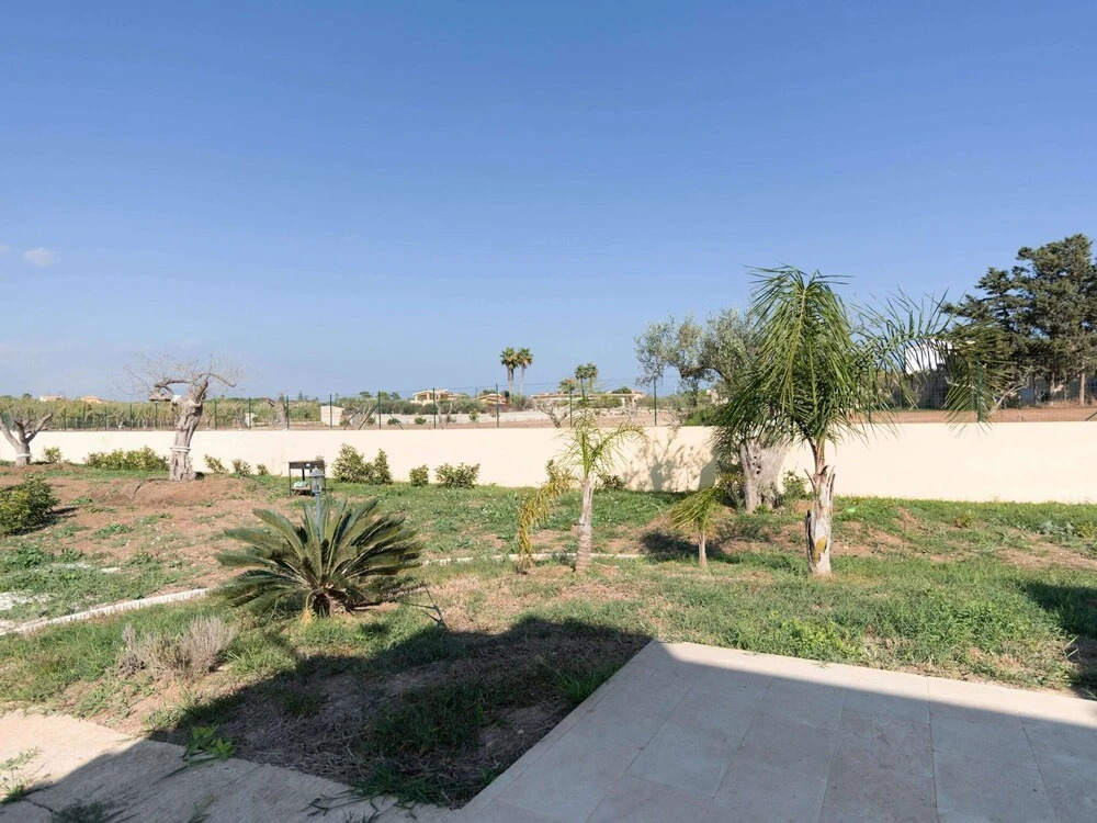 Belvilla by OYO Comfy Villa in Noto With Garden
