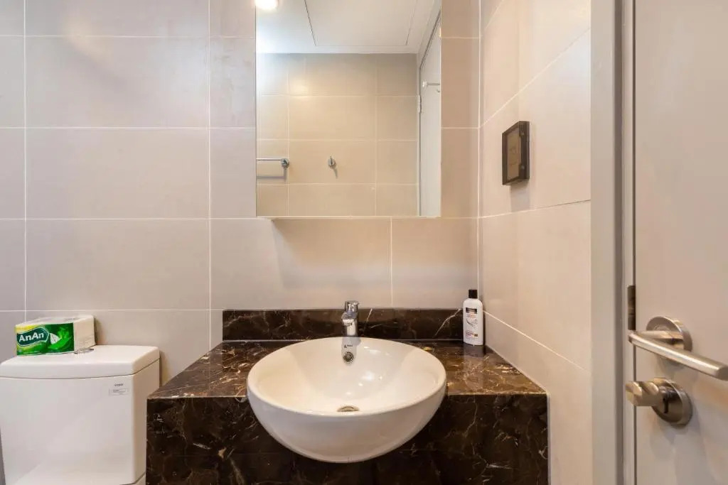 Gold View APT1/2bed/2bath/free pool and Gym