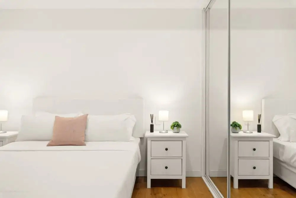Central Modern 1 Bedroom With Air-con Balcony
