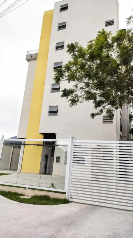 Apto Centro Ubatuba com Varanda Gourmet, Suíte e Piscina
