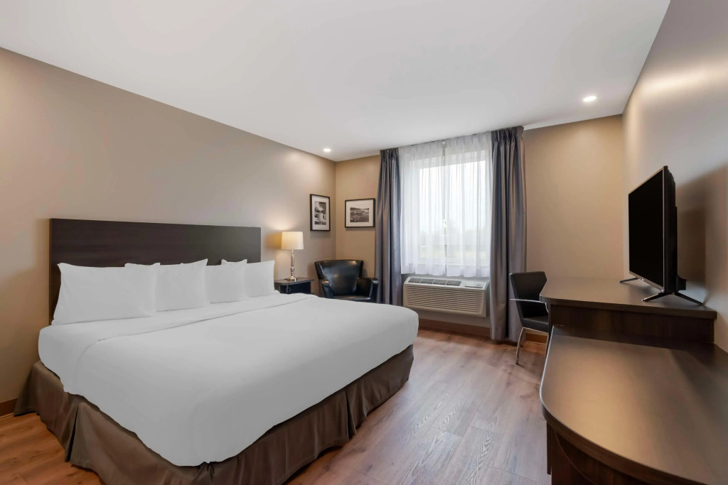 Villa Inn & Suites - SureStay Collection by Best Western