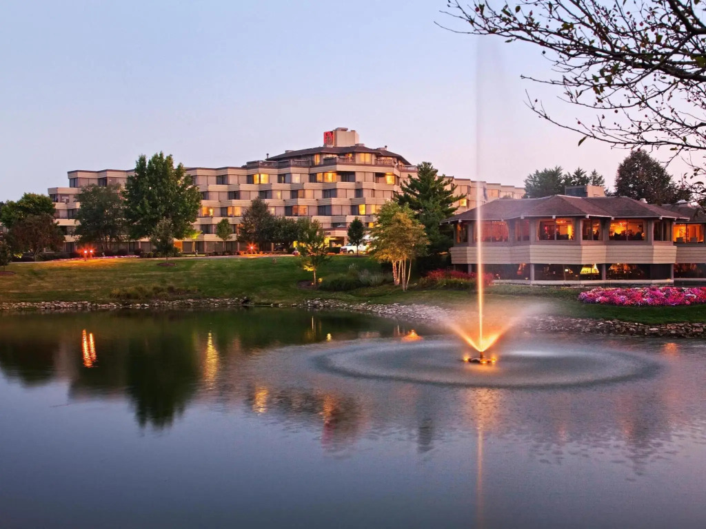 Indian Lakes Hotel