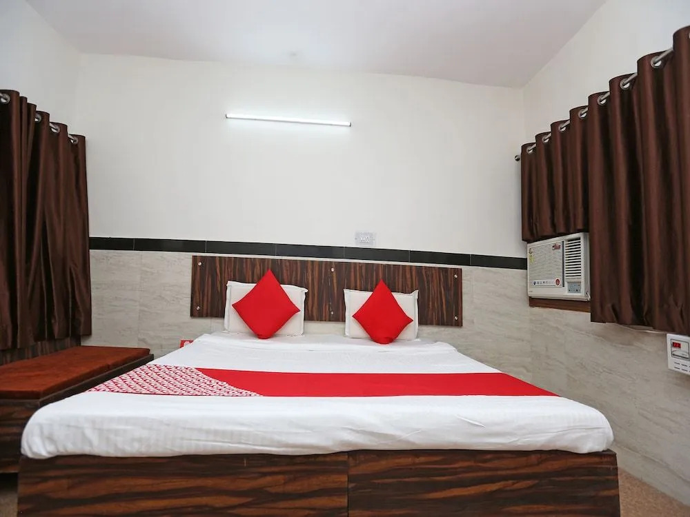 OYO 19948 Hotel Goverdhan