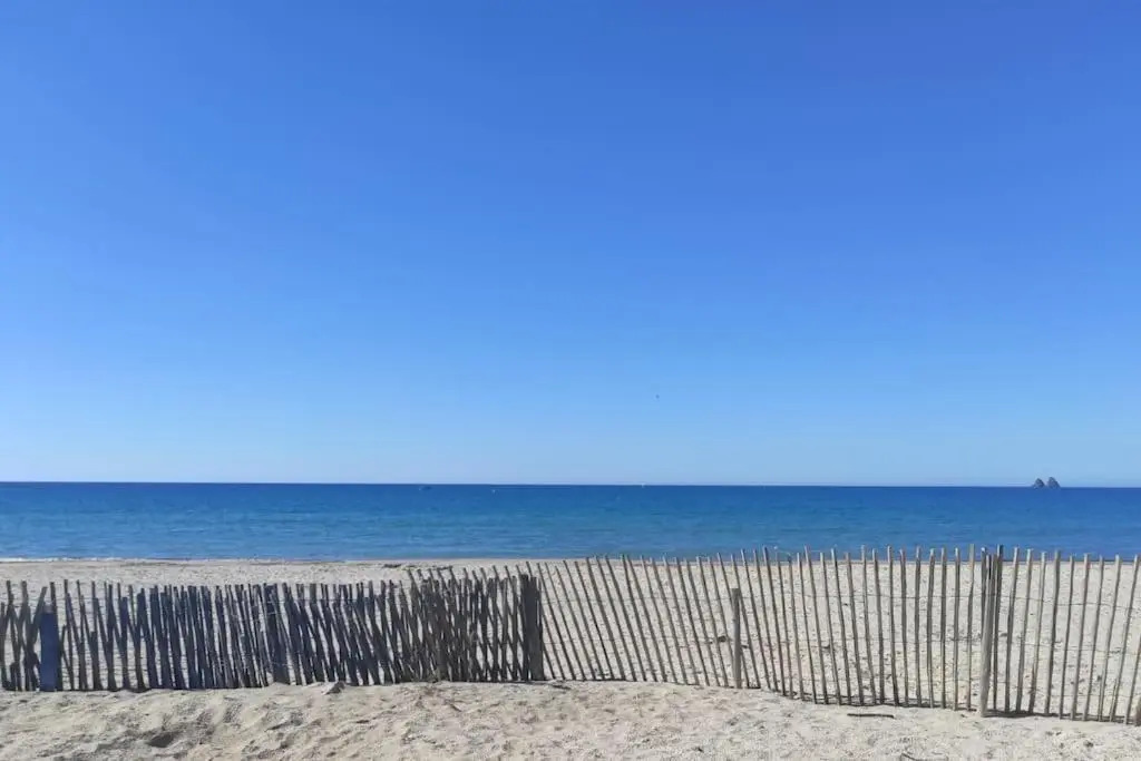 Charmant studio climatisé 24 m2 terrasse à 100m de la plage