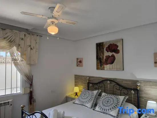 Cozy Bungalow with Private Terrace and Communal Pool in Torrevieja
