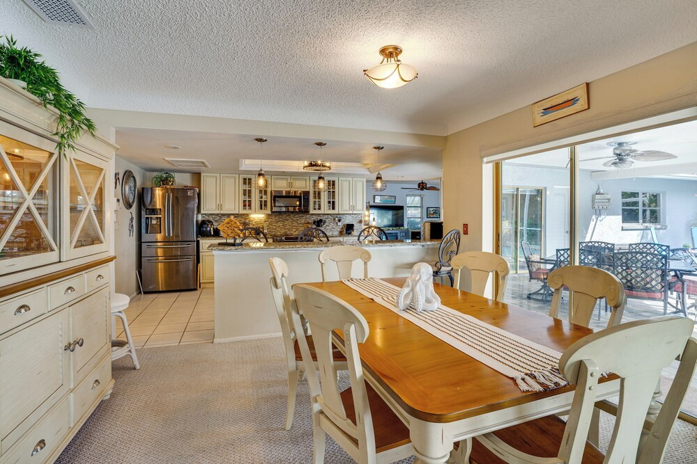 Boat Dock & Pool: Canal-front Cape Coral Gem