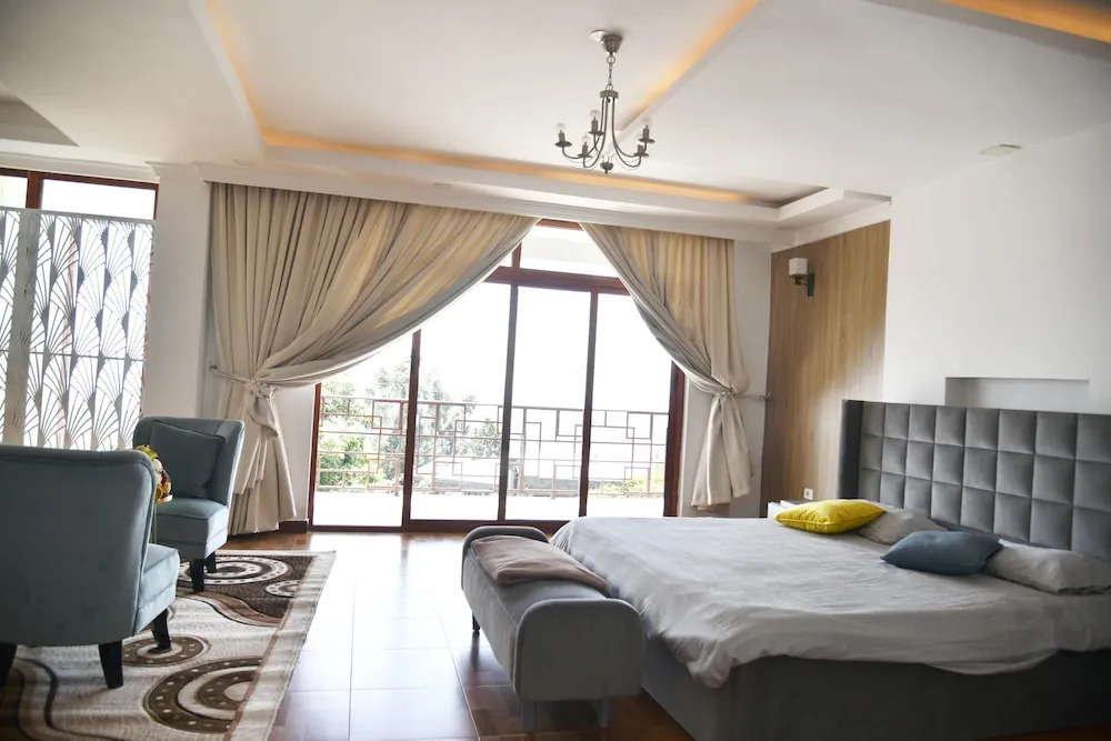 5 Bedroom Exquisite Villa in Top-view Area