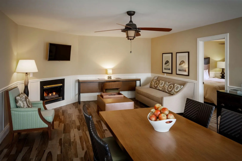 Lighthouse Lodge & Cottages