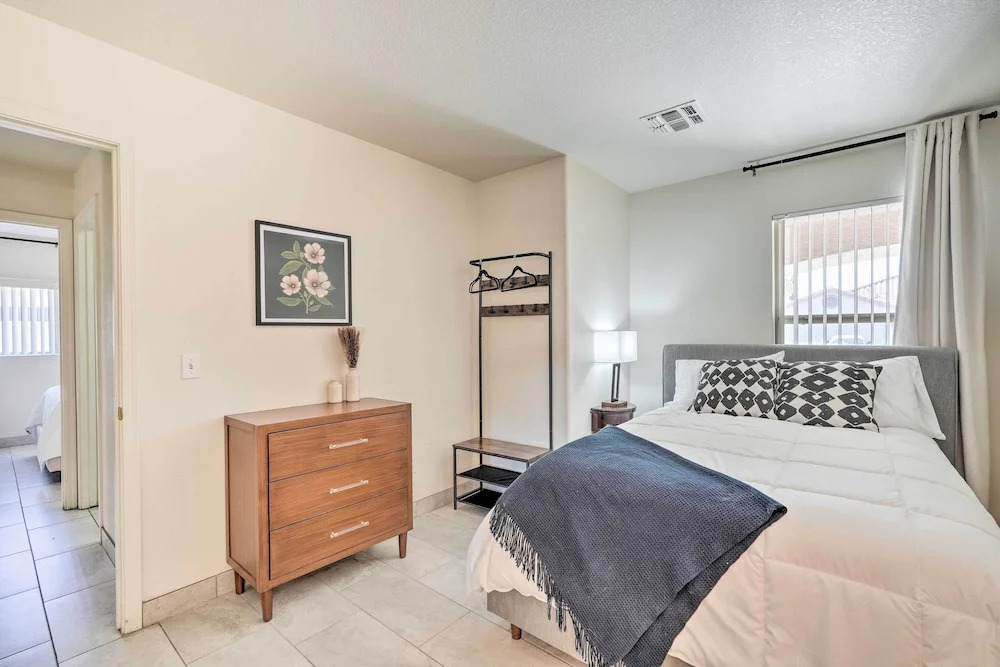 2 Mi to State Farm Stadium! Family-friendly Home