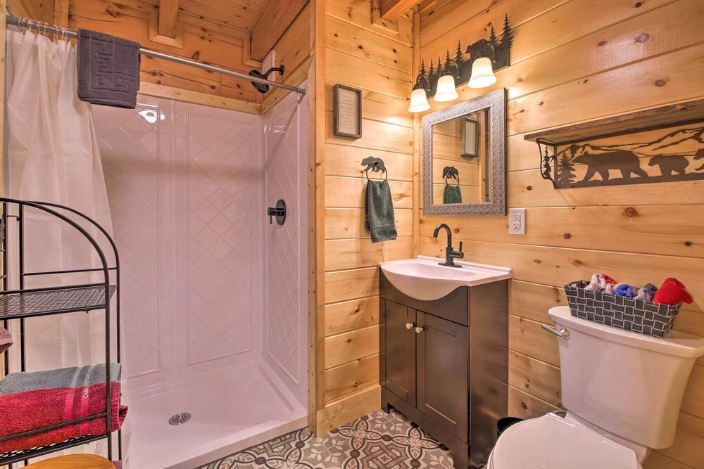 'cubbies Cabin' w/ Hot Tub ~ 7 Mi to Dollywood!