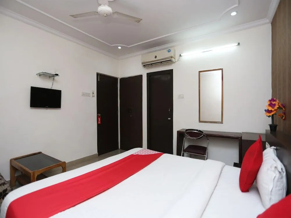Oyo 23428 Royal Regency