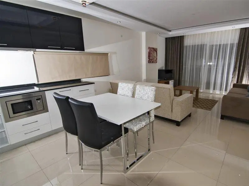 Crystal Towers Deluxe Apart