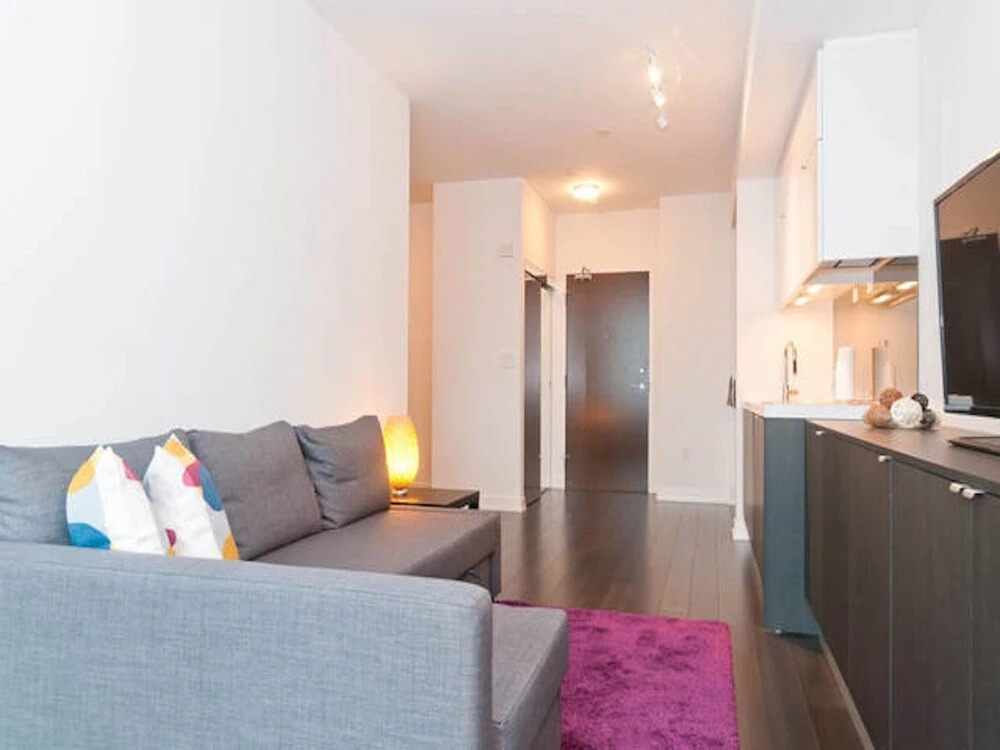 N2N Suites - Downtown Lake & City View offered by Short Term Stays