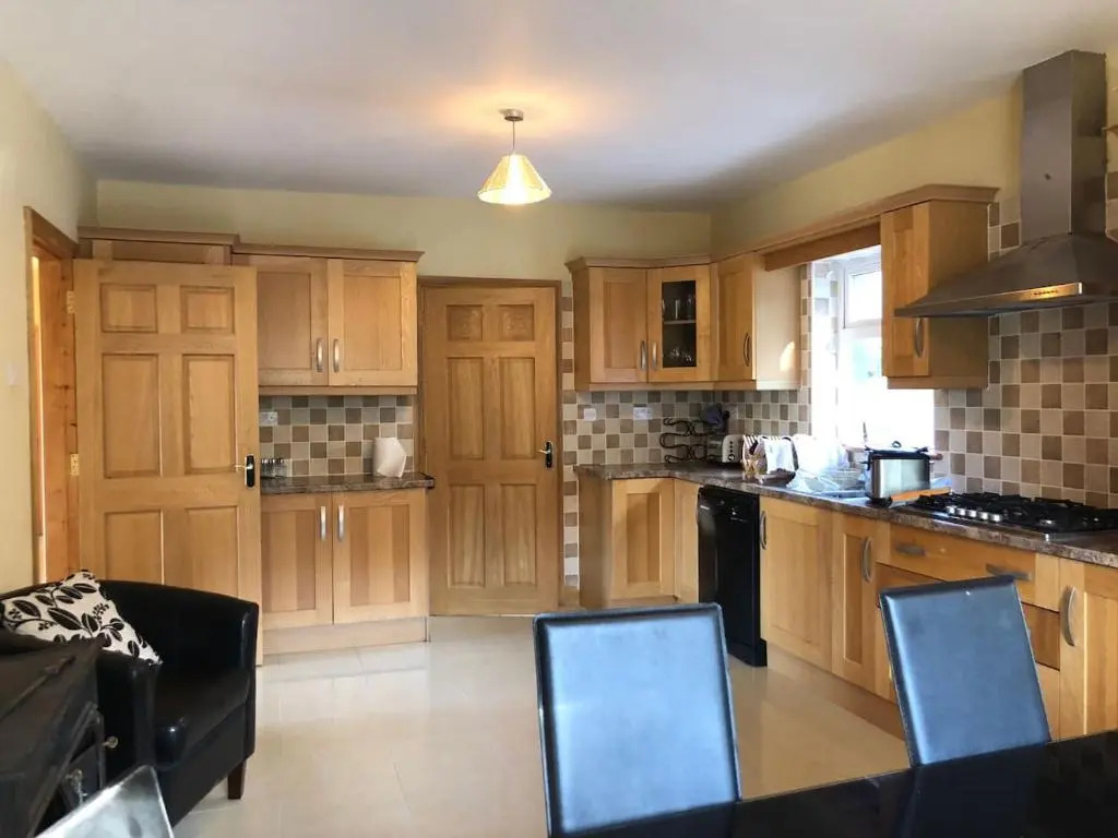 Modern Six Bedroom House Westport