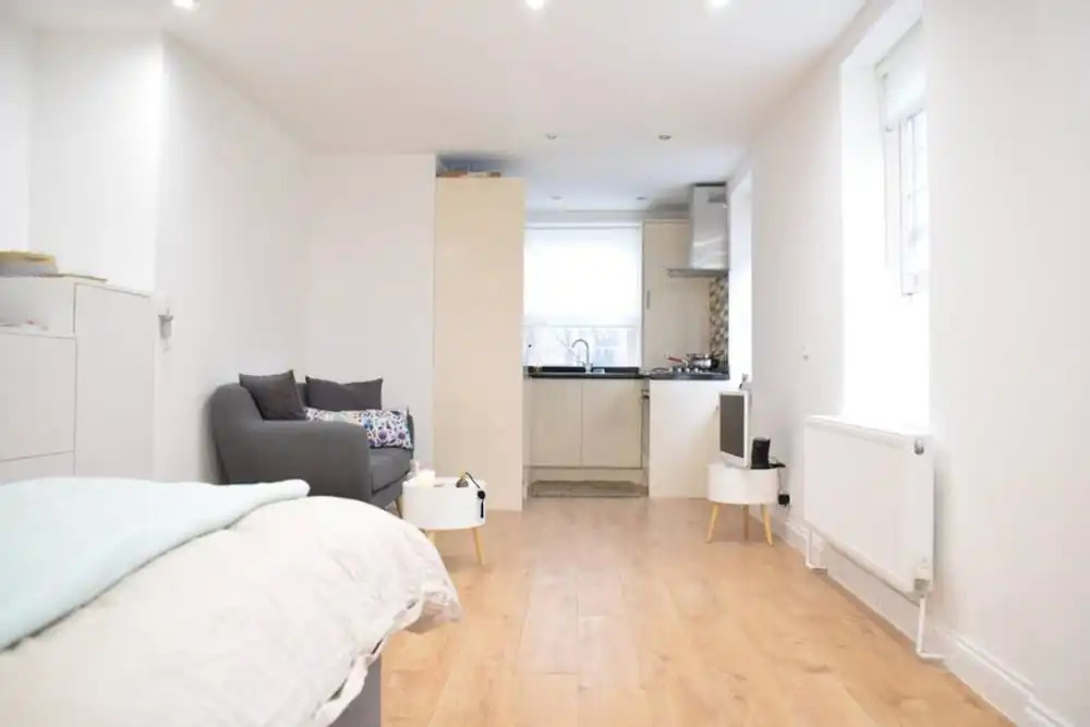 Modern Studio Near Oval