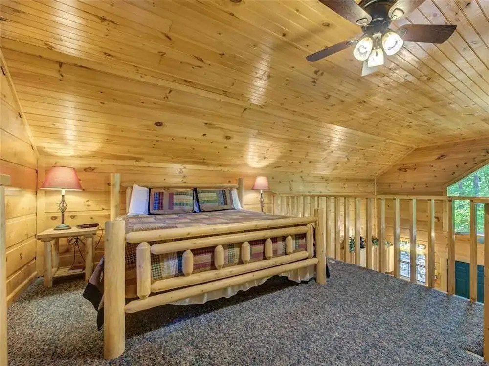 Bearadise 1 Bedroom Home with Hot Tub