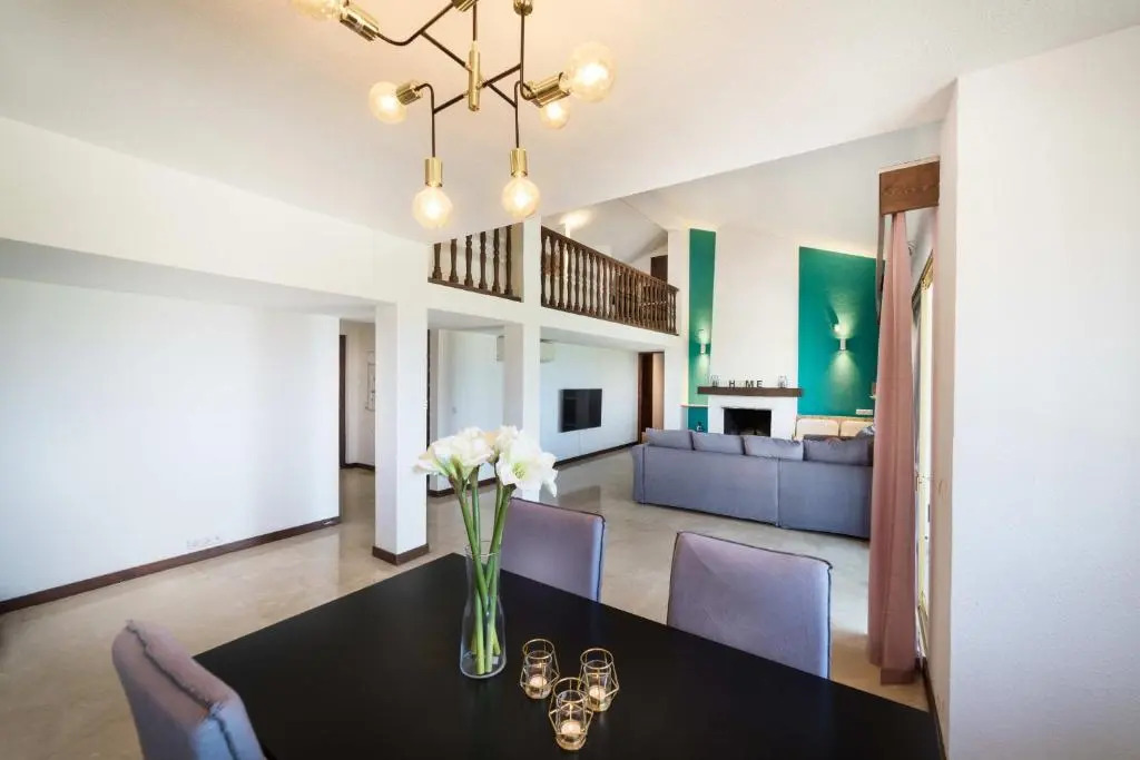 Villa Mimosa sleeps 8 with Heated Pool