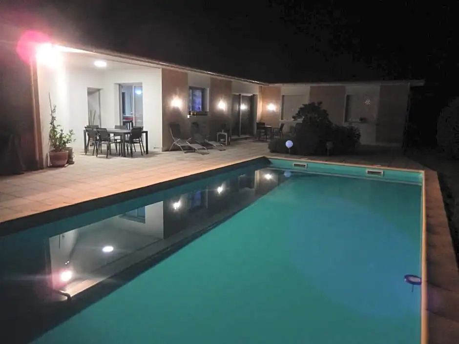 Villa De Guénifey