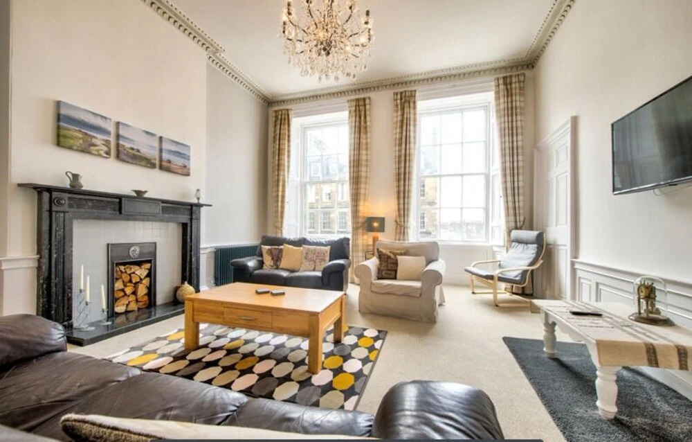 Spacious and Stylish 4-Bed Georgian Apartment