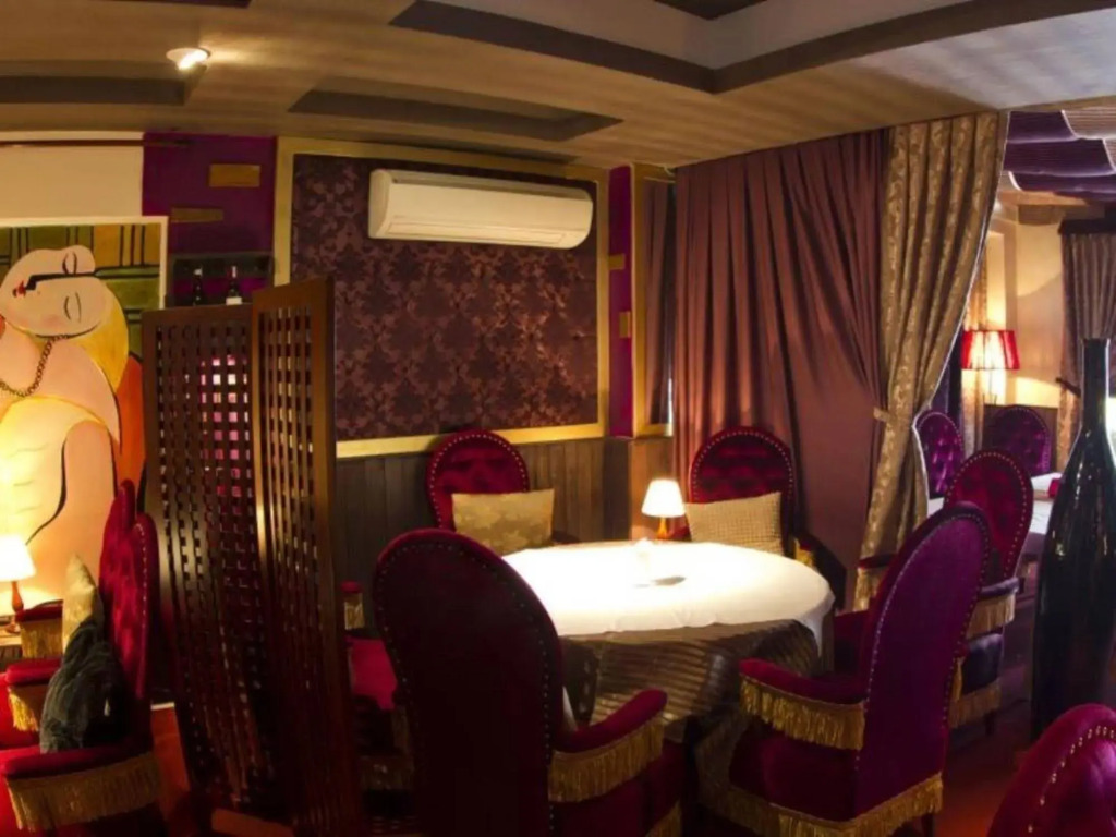 Crown Diamond Hotel