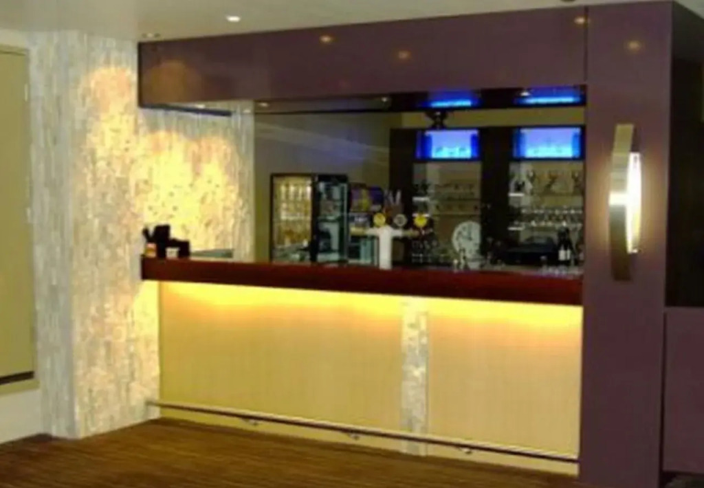 OSheas Royal Hotel