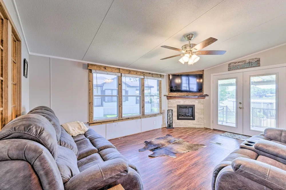 Lakefront Granbury Home, Boat Dock On-site!