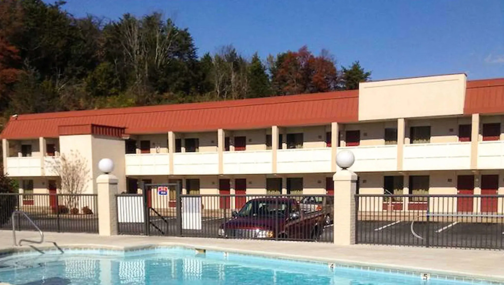 Astoria Hotel West