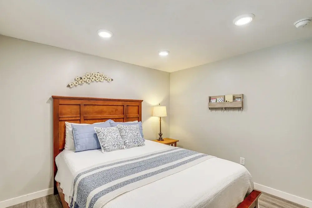 Walk to Downtown Weaverville: Quiet Apartment