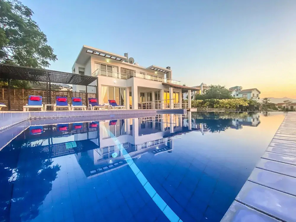 Ocean View Family Villa, Sleeps 2-10, Private Pool, Wifi, Internet Tv & Acs